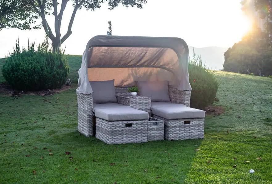 Transformez votre espace de vie extérieur avec l'ensemble de canapé Canopy Companion