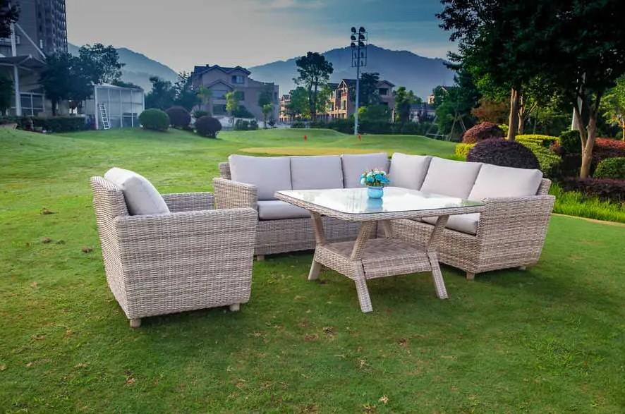 Créez une oasis extérieure invitante avec un ensemble de salle à manger 4 pièces : un complément parfait à n'importe quelle terrasse.