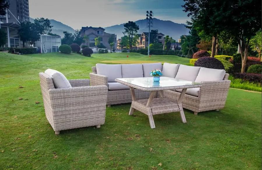 Lounge in Luxury : créer une oasis avec des canapés de jardin patio haut de gamme